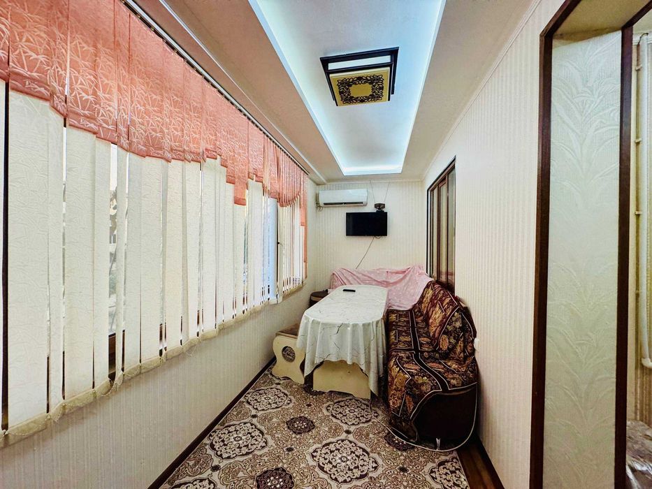 Buxoroda kvartira sotiladi 3 xonali 85m2 2-qavat.