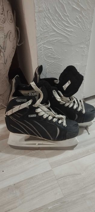 Продам хоккейные коньки