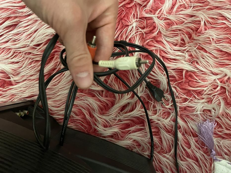 Продавам стар Телевизор Neo