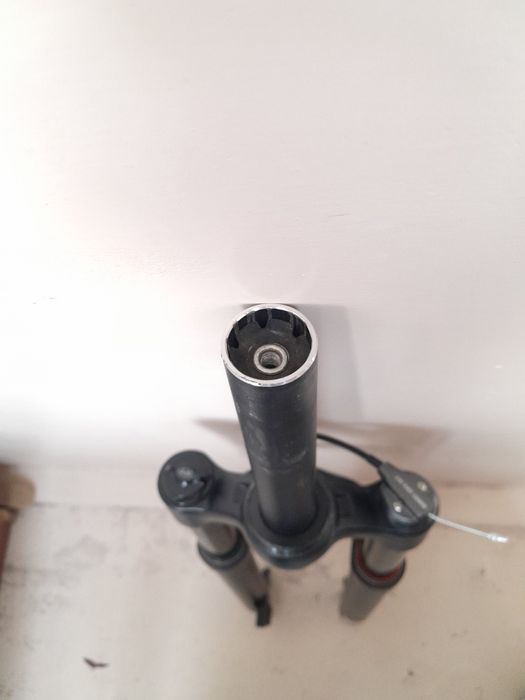 Воздушная вилка 29, с дистанционной блокировкой