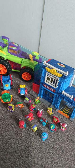 Lot super zings mașină plus sediu politie