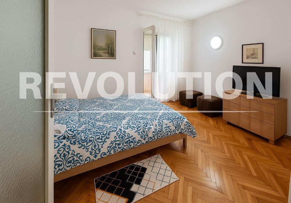 Дава се под наем Тристаен апартамент в Варна, Център - 83 кв.м за 700 € - Снимка #3