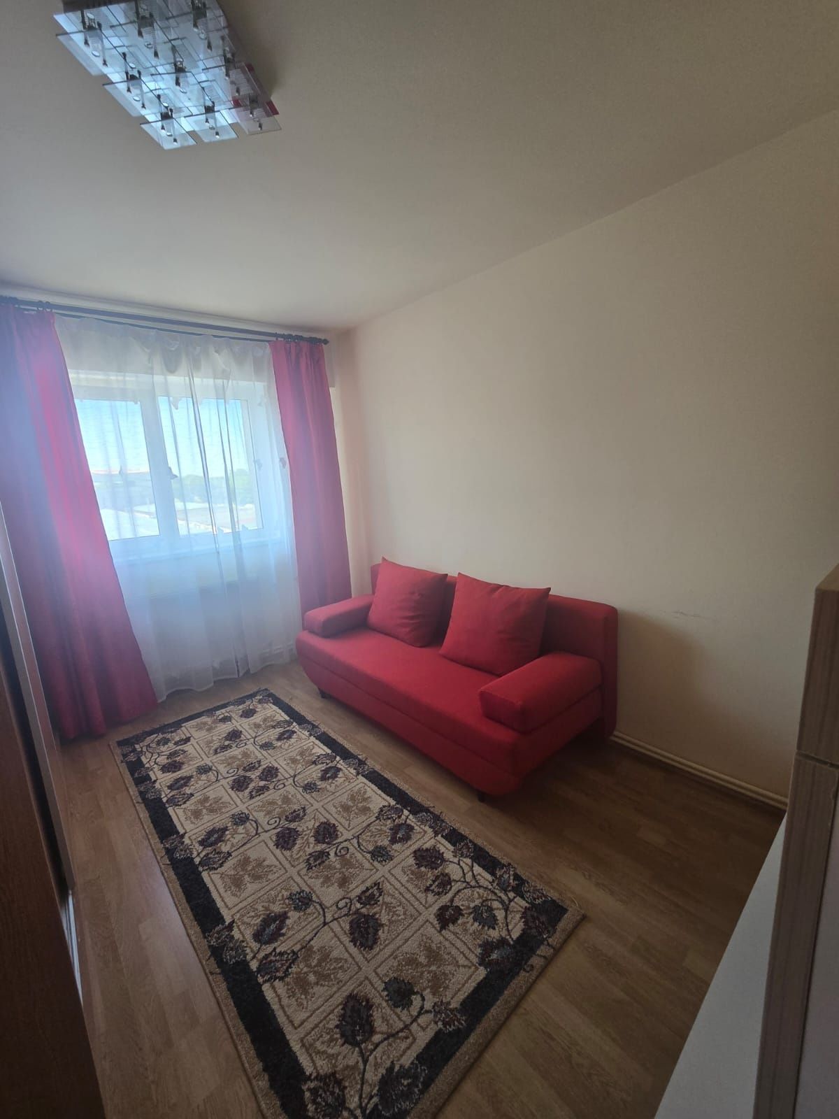 Vând apartament 3 camere