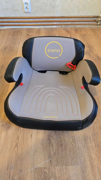 Vand pachet 2 bucati  Inaltator scaun auto Chipolino - Trono, 22-36kg