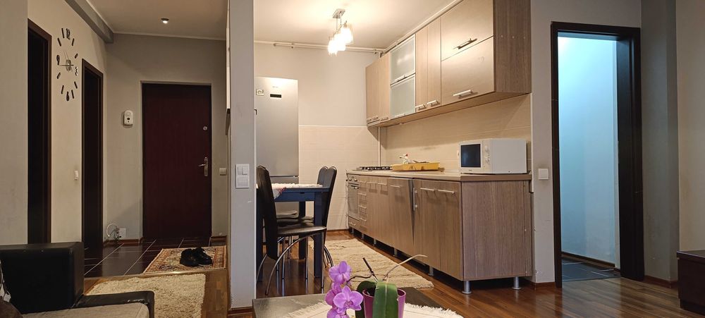 Apartament 3 camere de închiriat