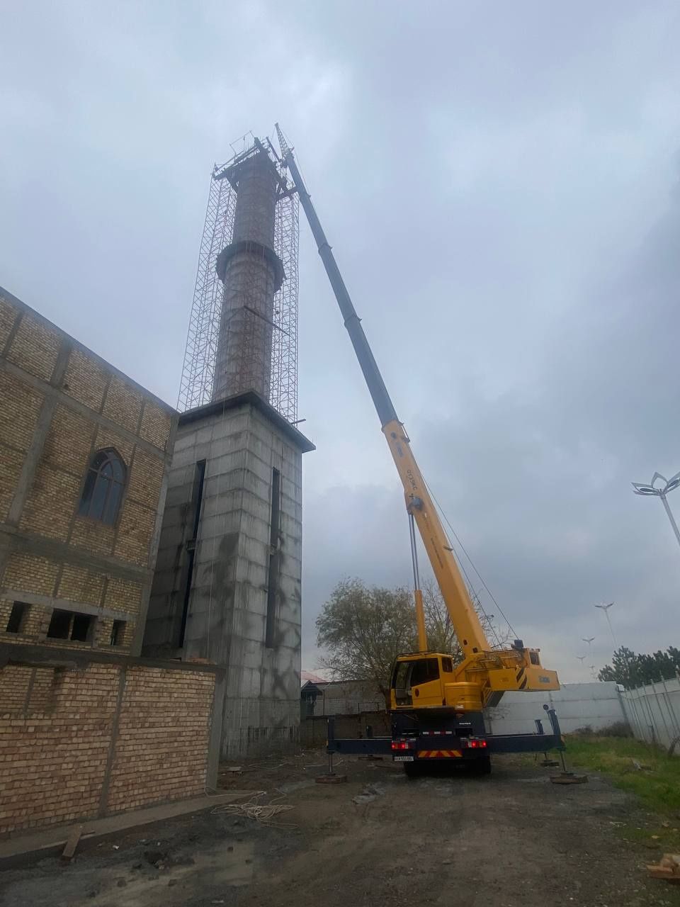 Avtokran xizmatlari Barcha avtokran turlari mavjud