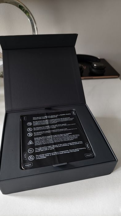 Vând Honor Magic V3 impecabil Reddish Brown