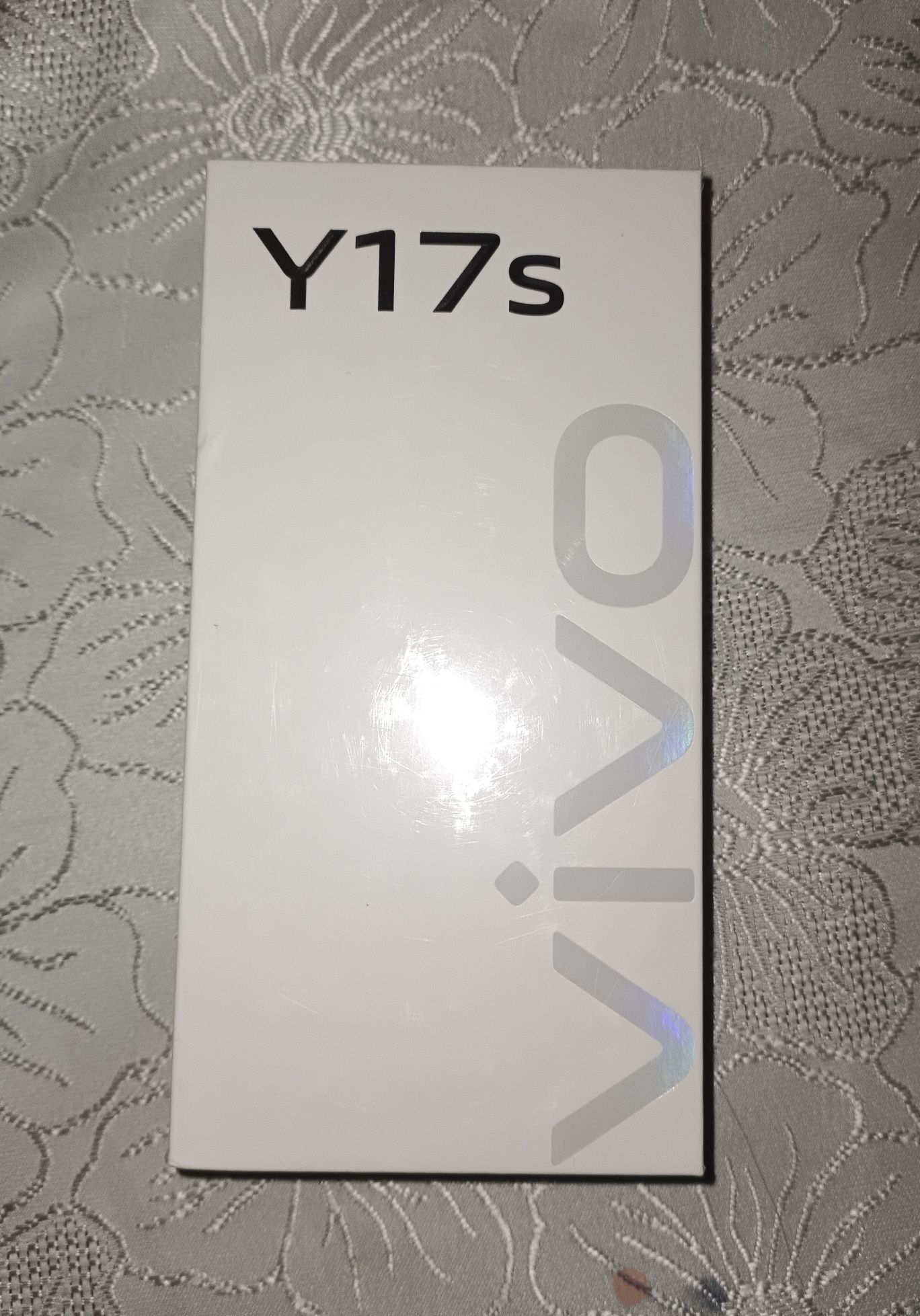 Продам Телефон Vivo Y17s