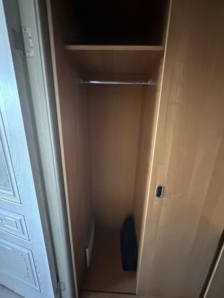 Продам шкаф в прихожию. В хорошем состоянии.