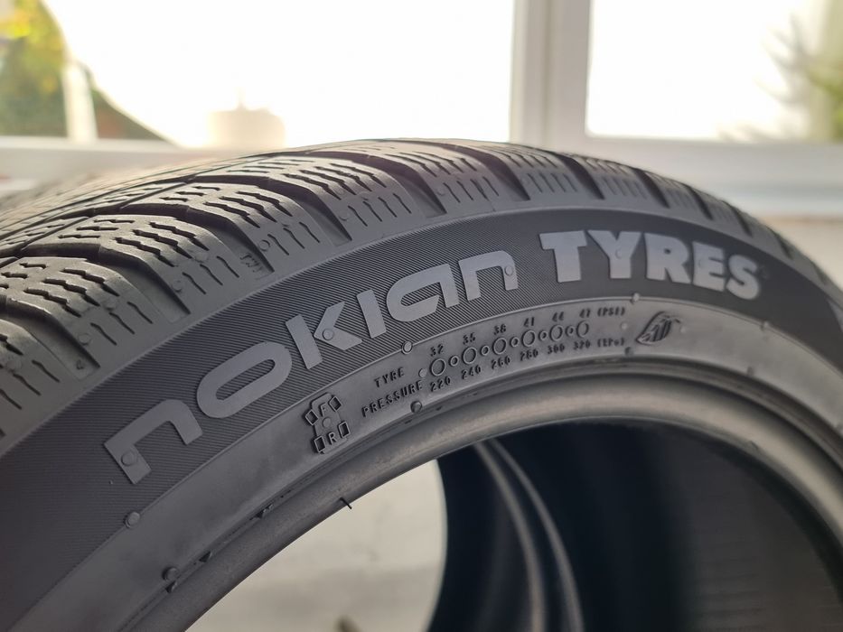 245/40/18 Nokian 2Броя: 200лв 6.5мм
