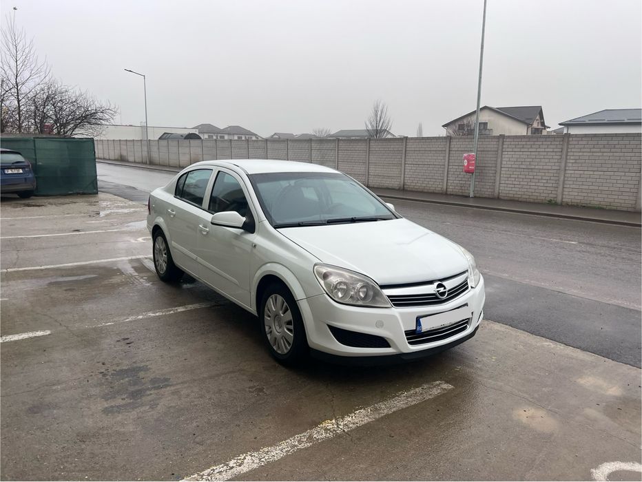 Opel Astra H sedan 1.6 benzina 2009