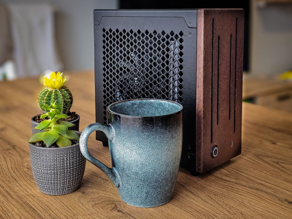 Уникален SFF Геймърски компютър | Ryzen 7500F, RTX 4060, 32GB DDR