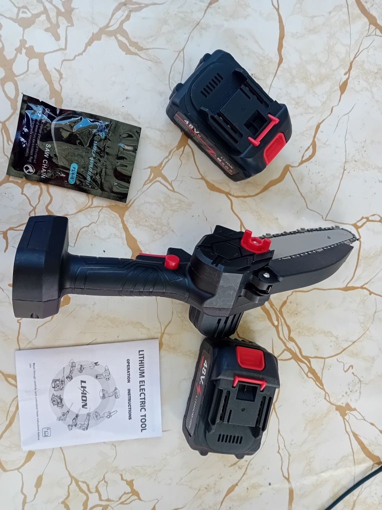 Vând mini drujbă electrică