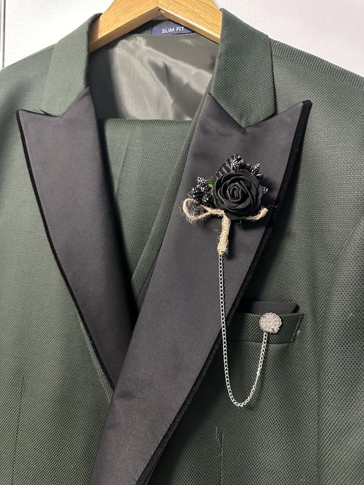 Официален костюм