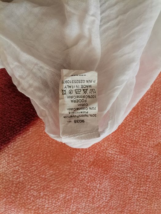 Rochita scurta,alba purtata foarte putin