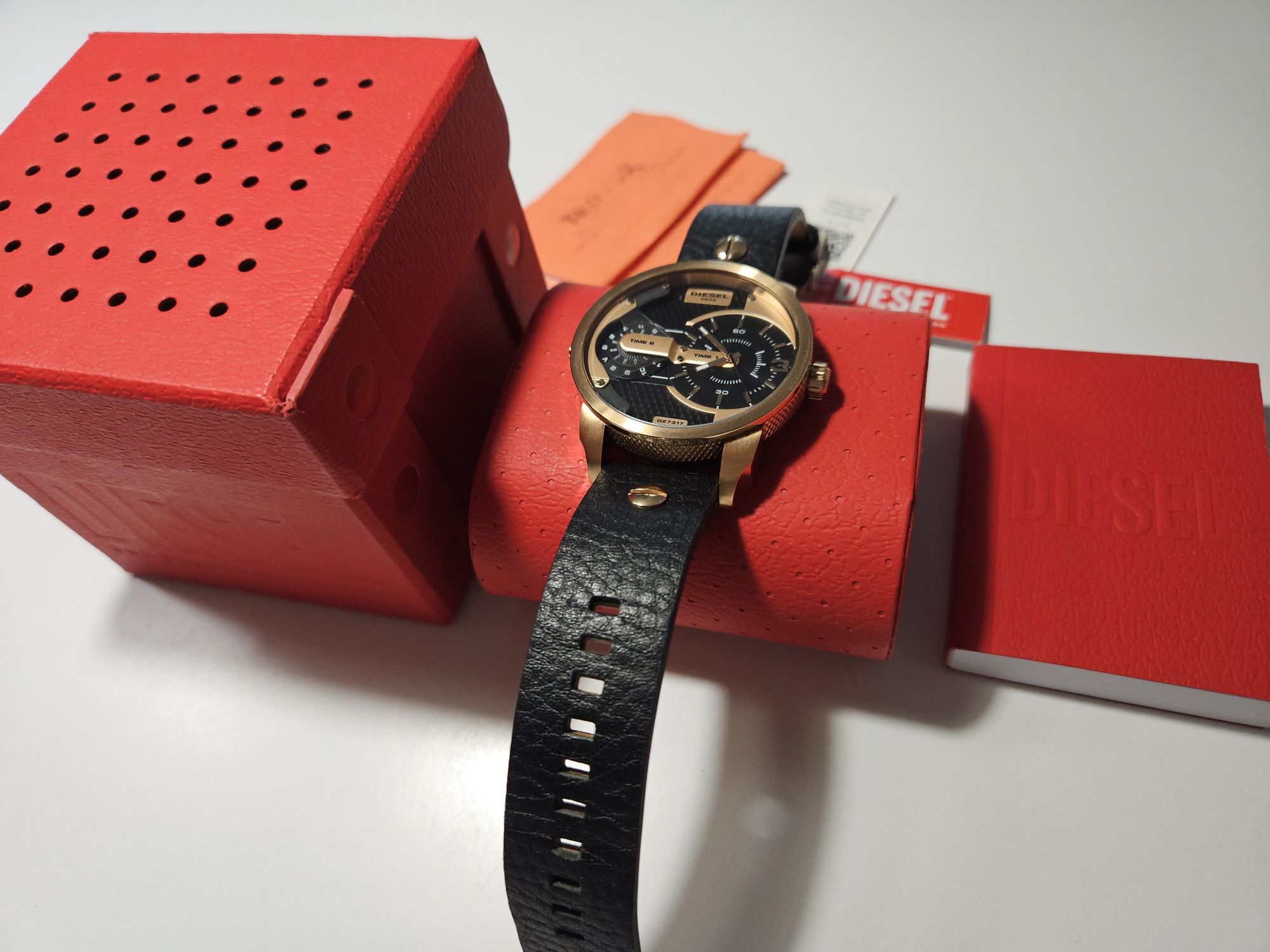 Часовник Diesel Mini Daddy DZ7317