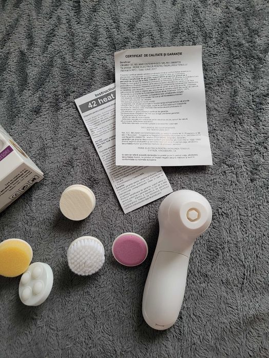 Perie electrica pentru ingrijirea zilnica a tenului