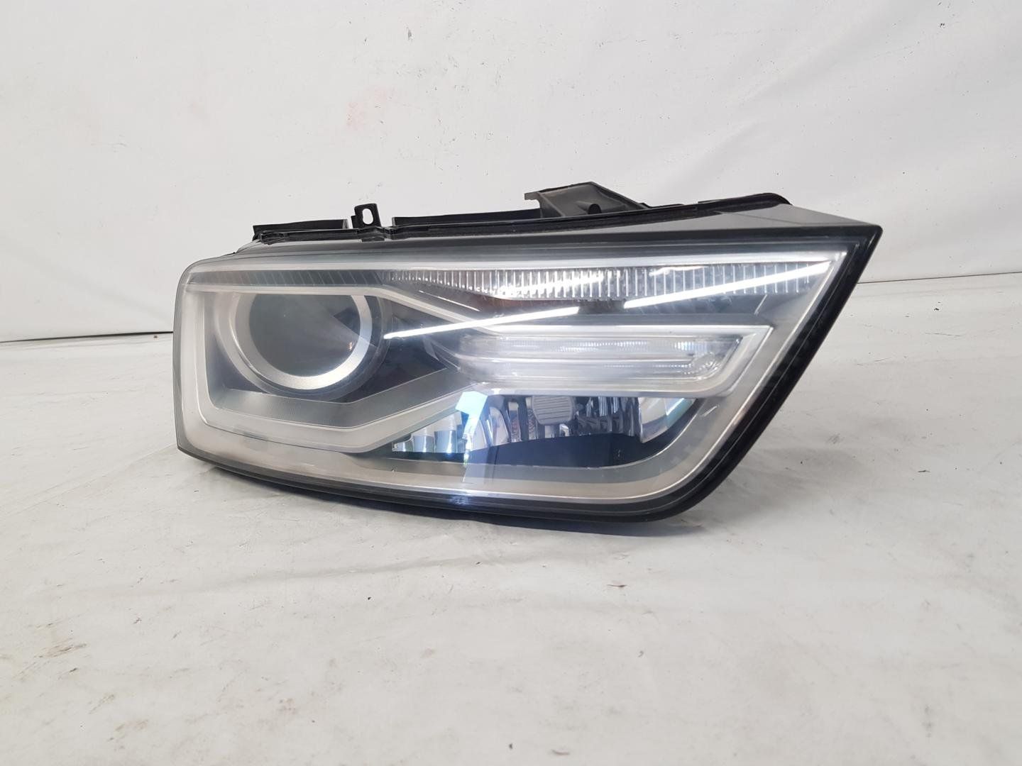 Far dreapta Xenon + Led Audi Q3 facelift dupa 2015