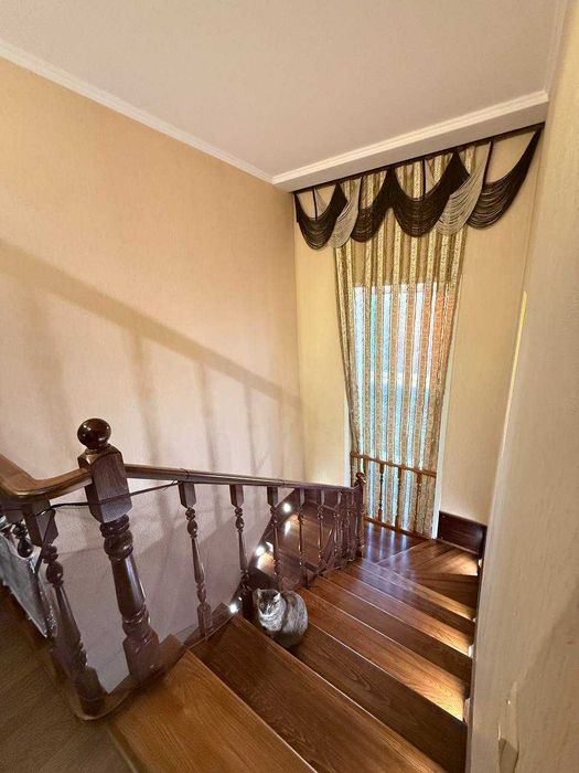 Продается  коттедж в центре города. Можно под коммерцию