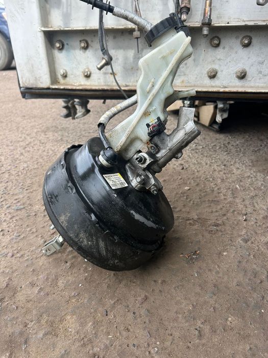 Главный тормозной цилиндр с ваккумом Тойота Авенсис Т250