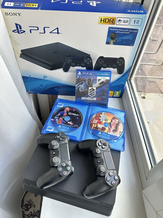 PlayStation 4 Slim 1TB +3 Диск