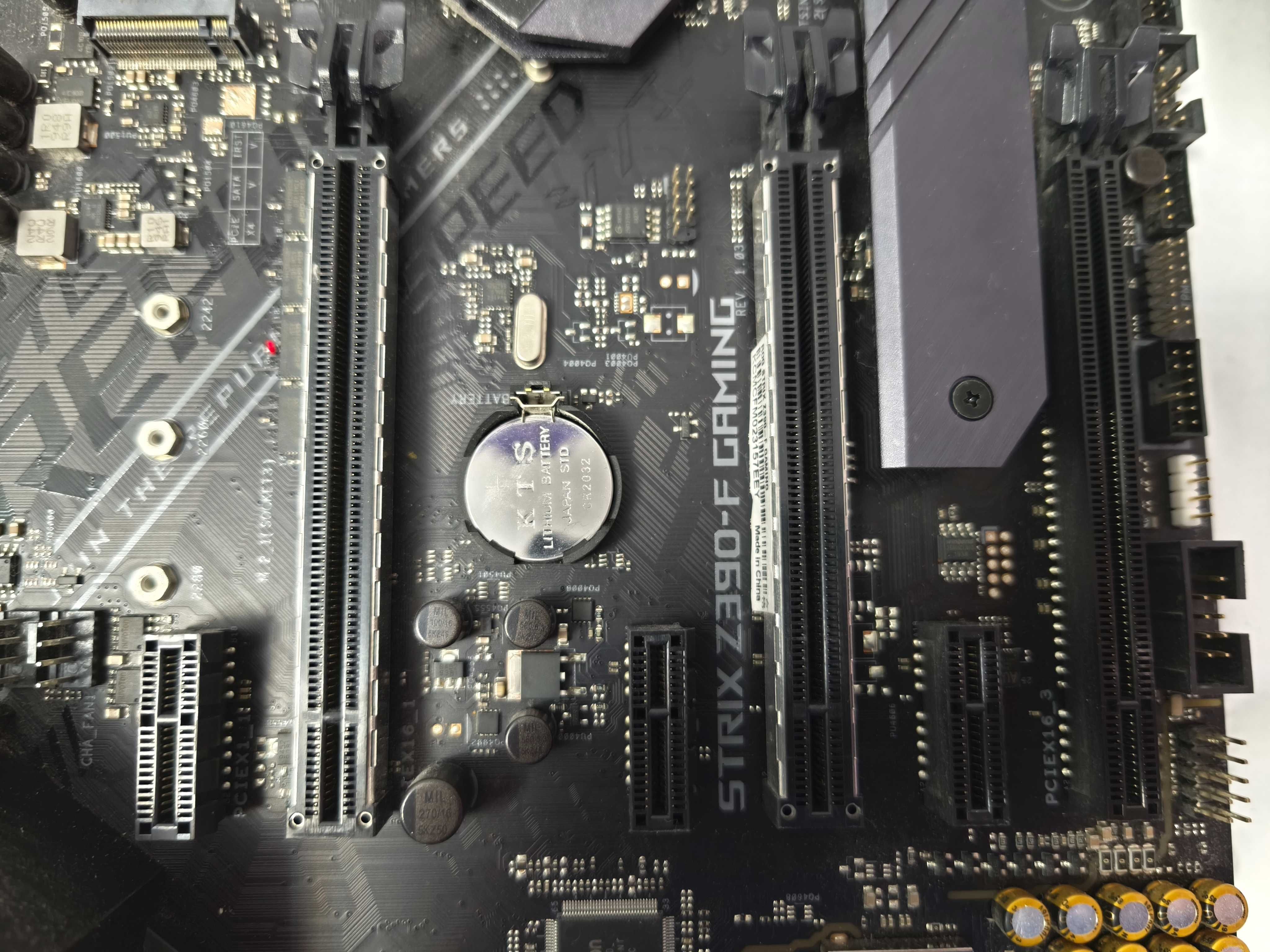 Placa de baza ASUS ROG STRIX Z390-F GAMING soket 1151v2