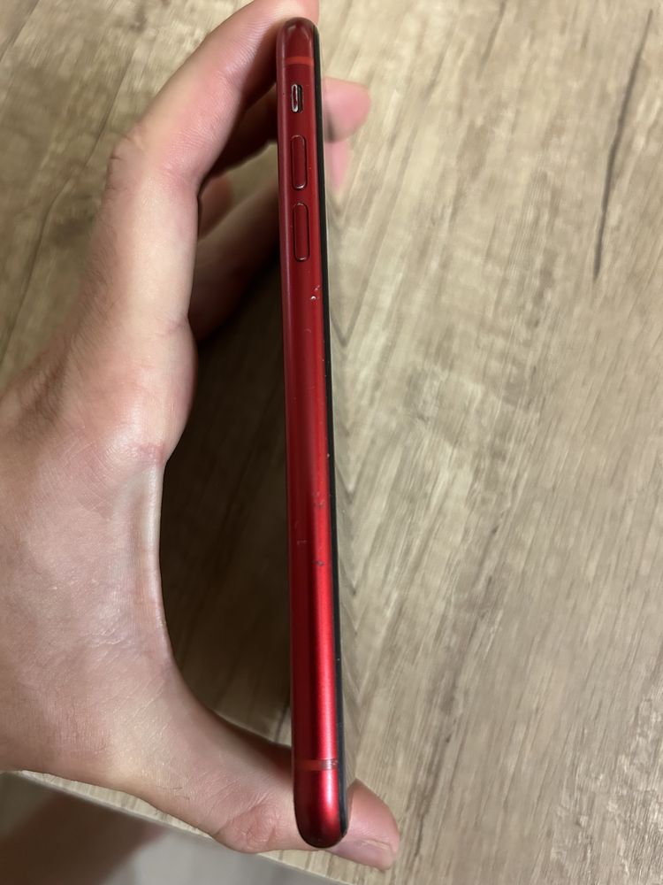 iPhone XR червен 64gb