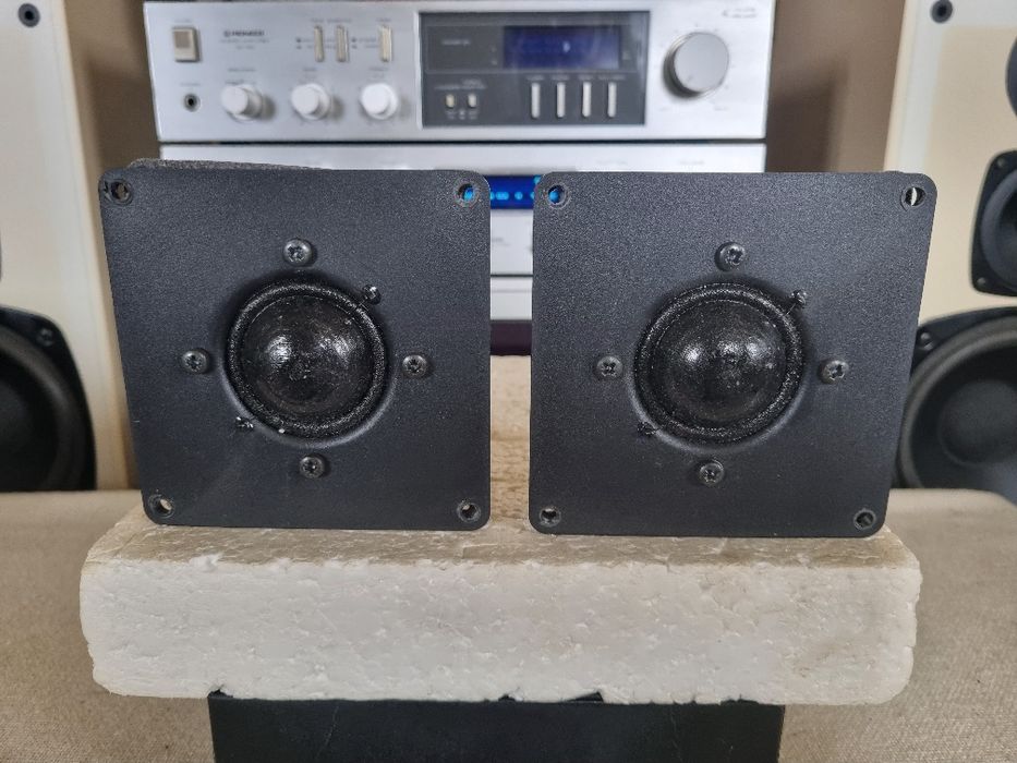 Set Difuzoare Medii Grundig. 7 ohms, 40 watts, 11x11 cm. Impecabile.