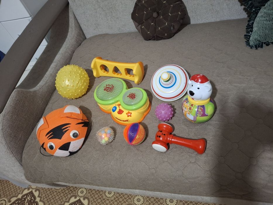 Продам  детские игрушки разные  б/у в прекрасном состоянии .