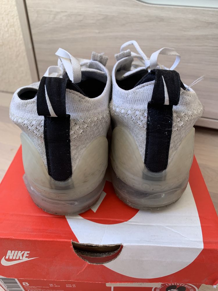 Сиви маратонки Nike