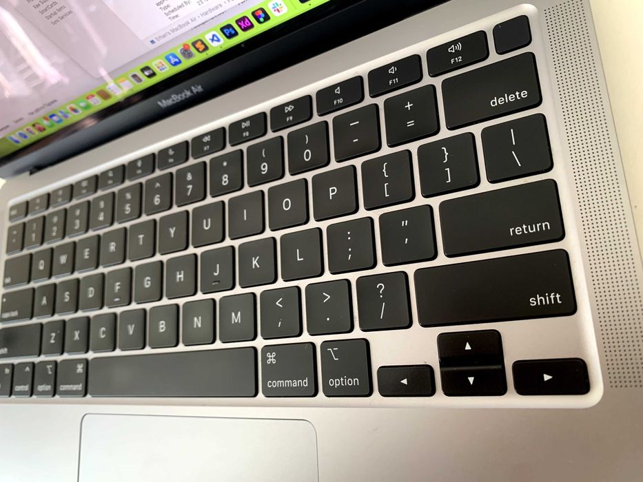 Macbook Air M1 - Space Gray - 8GB/256GB - Battery Health 94%