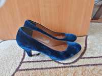 Нови сини велурени обувки от Tesco Словакия