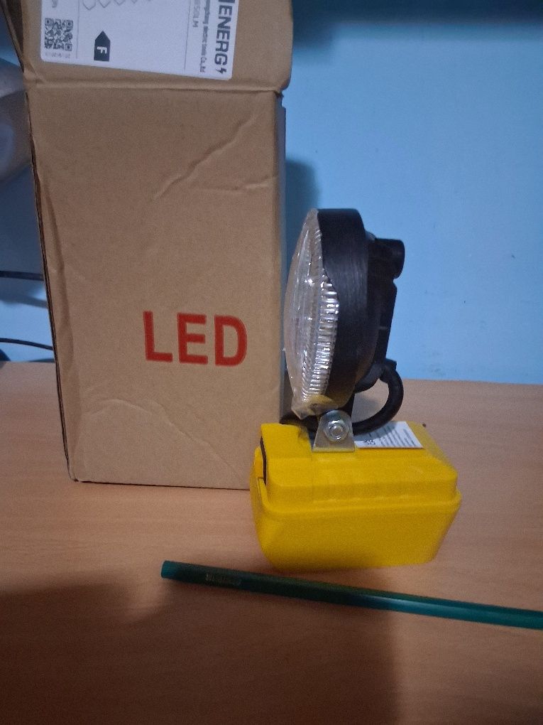 Dewalt  led  прожектор 18v 27w