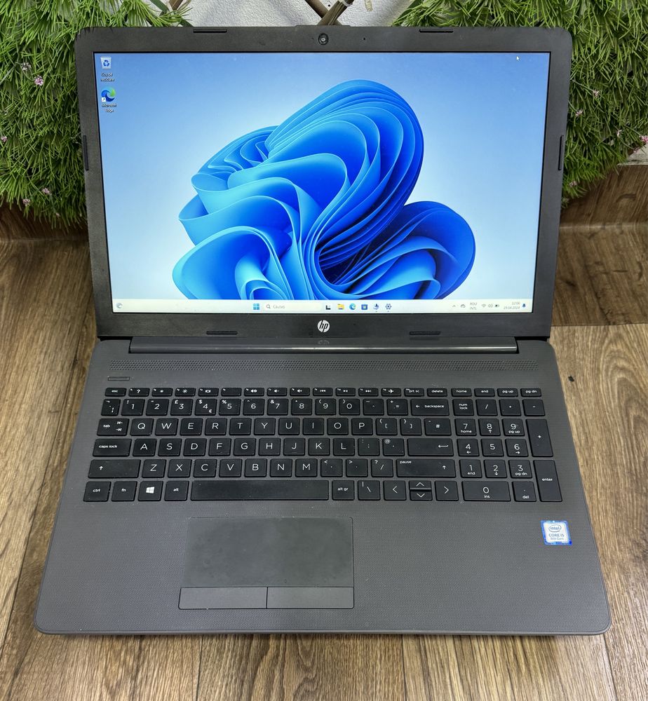 Solamanet vinde: Laptop Hp, Intel Core i5-8265U,8 Gb Ram, 256Ssd