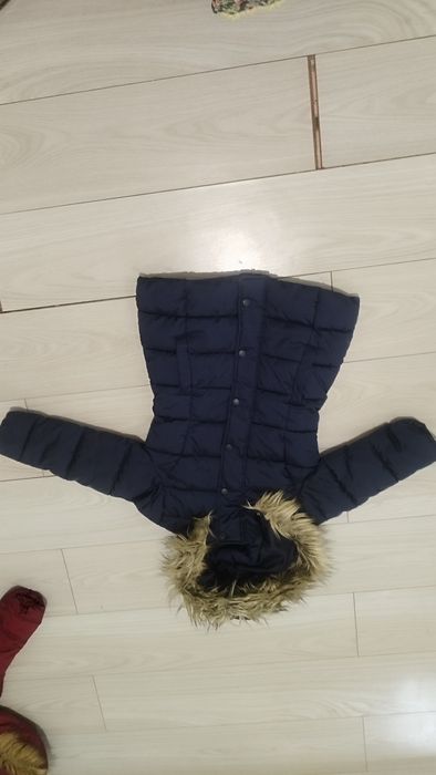 Продам куртку зимнюю на девочку