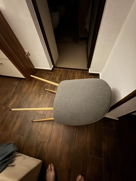 Scaun stofa gri , picioare stejar aluminiu