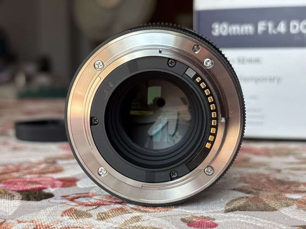 Sigma 30 mm F1.4 DC DN