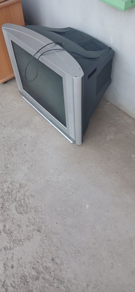 LG televizor 32 talik ploski ekran
