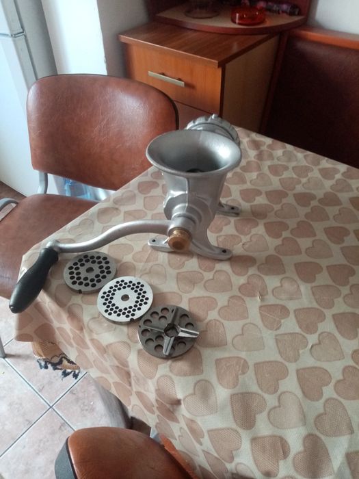 Vind mașina tocat nr 22 de calitate