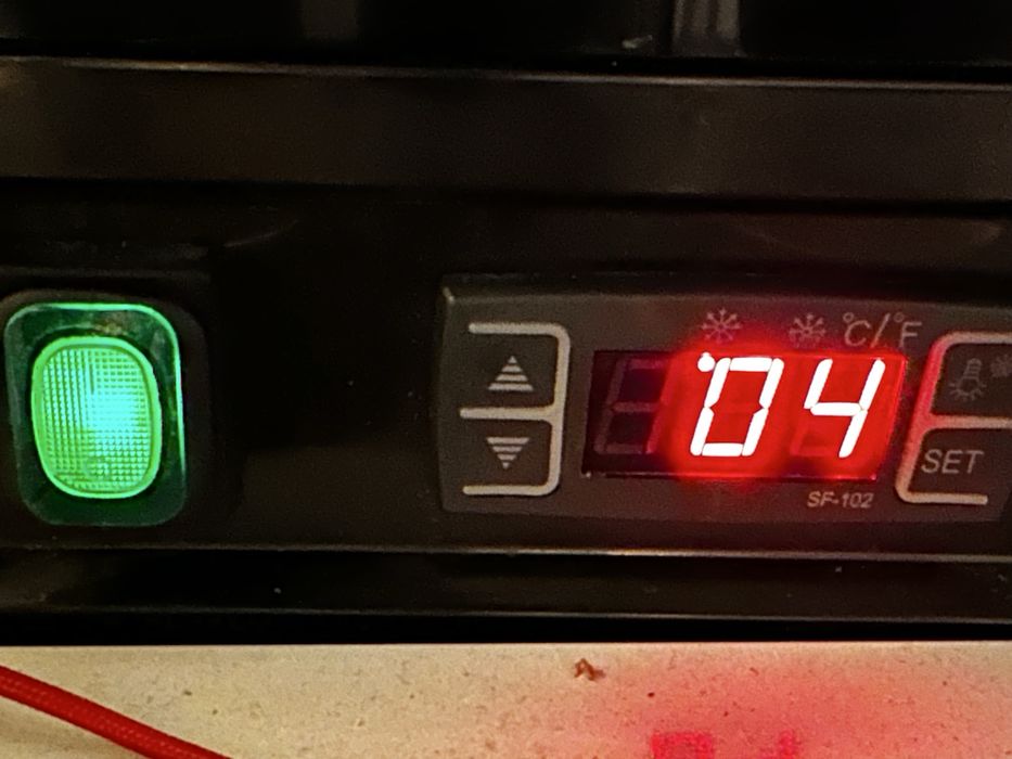 De vanzare vitrina rece marca METRO 100L (aproape noua)