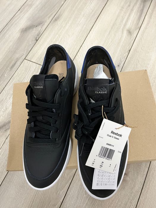 Reebok classic noi cu eticheta