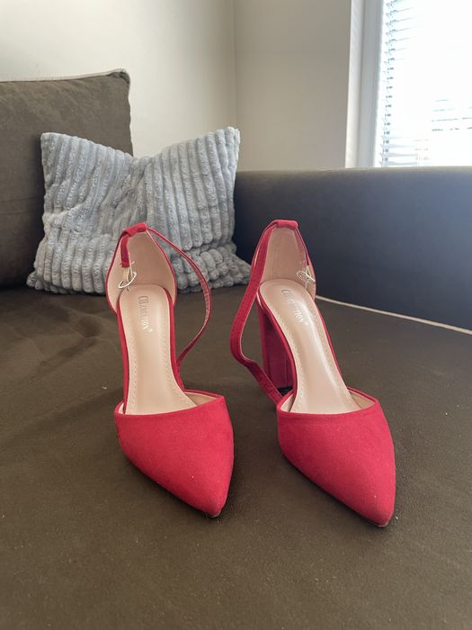 Обувки на висок ток