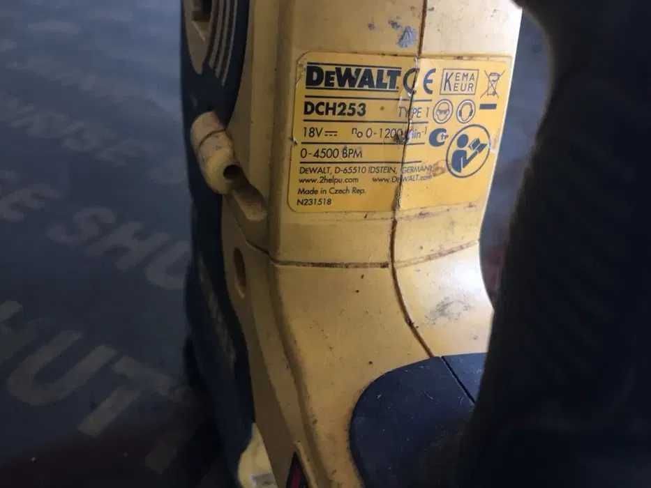Перфоратор dewalt на батерии за части , машината се продава цяла!