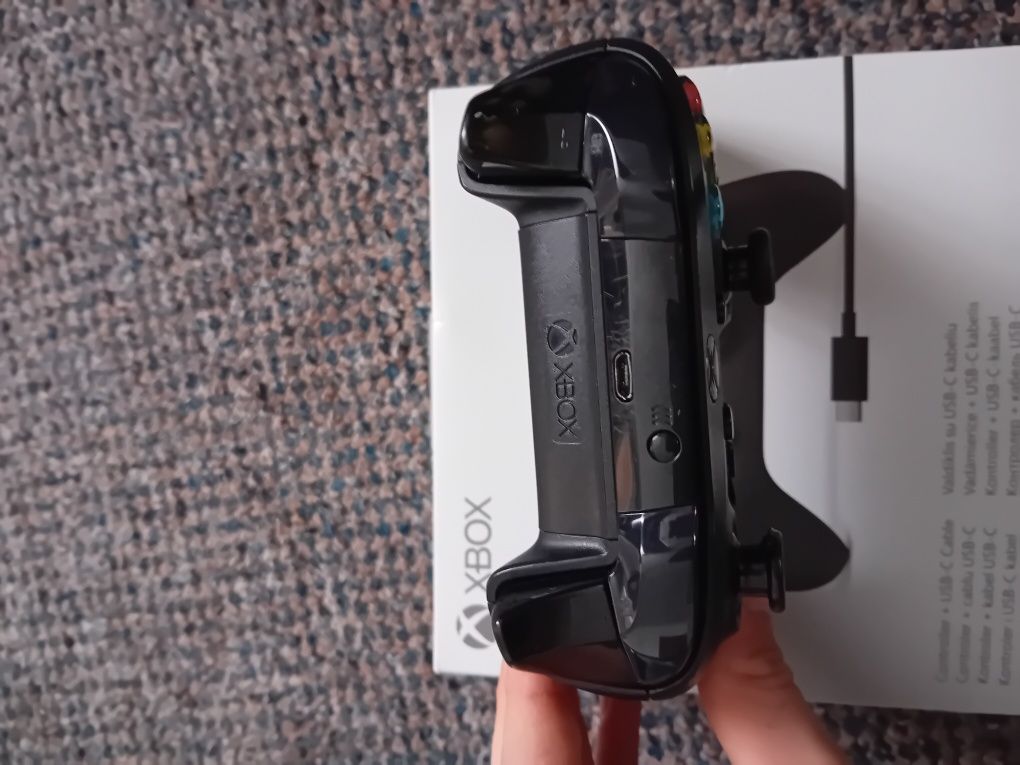 Vând jocuri pentru xbox one și o manrtă tot pentru xbox