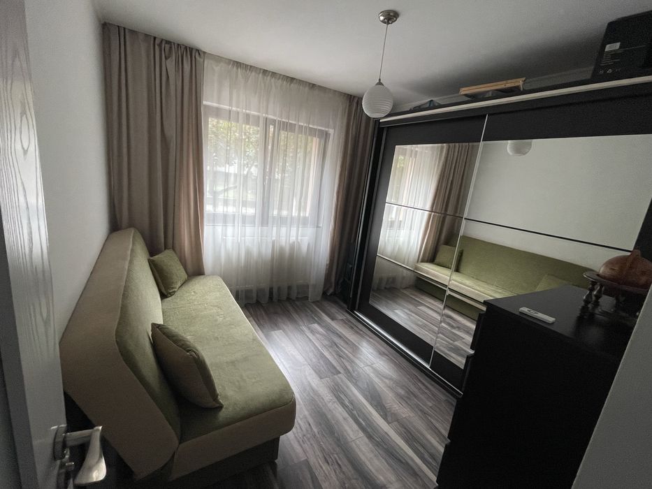 Apartament 4 camere, 2 bai, boxa sub balcon