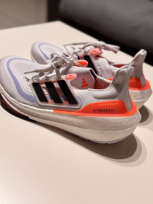Adidas ULTRABOOST LIGHT W marimea 40
