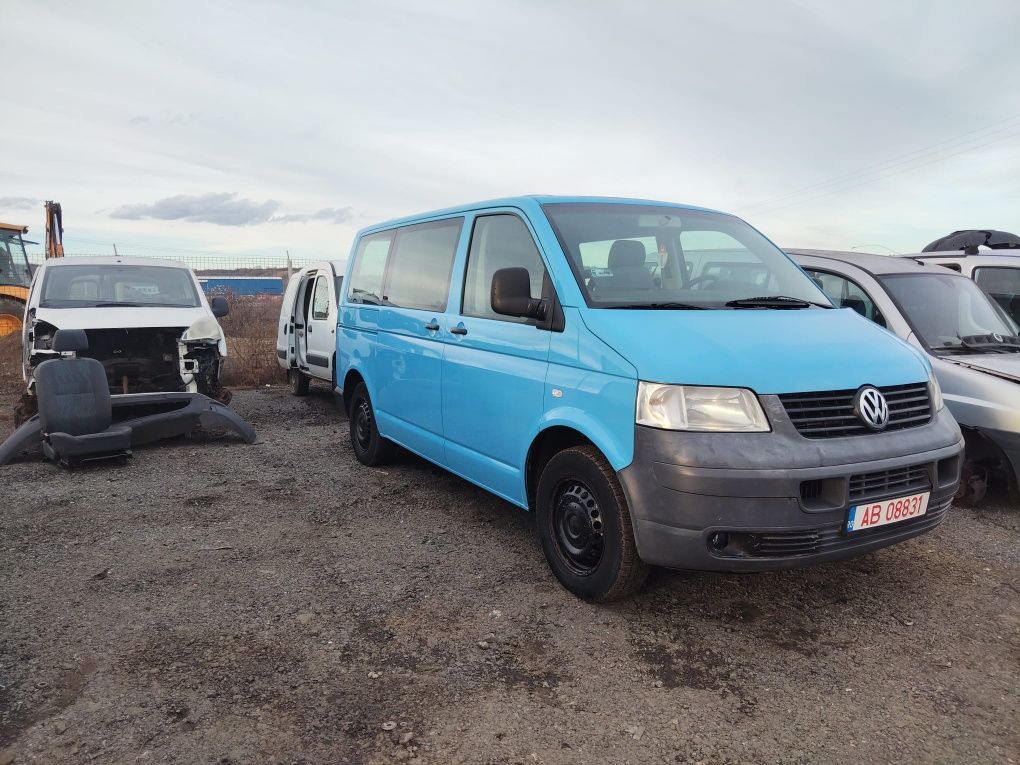 Dezmembram Volkswagen T5 2006 2.5tdi AXD Manual 6 trepte