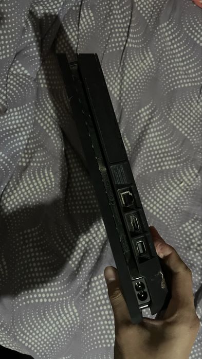 PlayStation 4 sotiladi 340$ kami bor