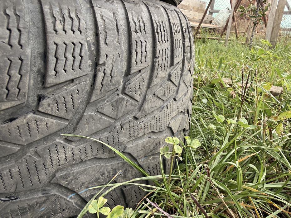 Anvelope iarna 225 55 16 nokian wr d4
