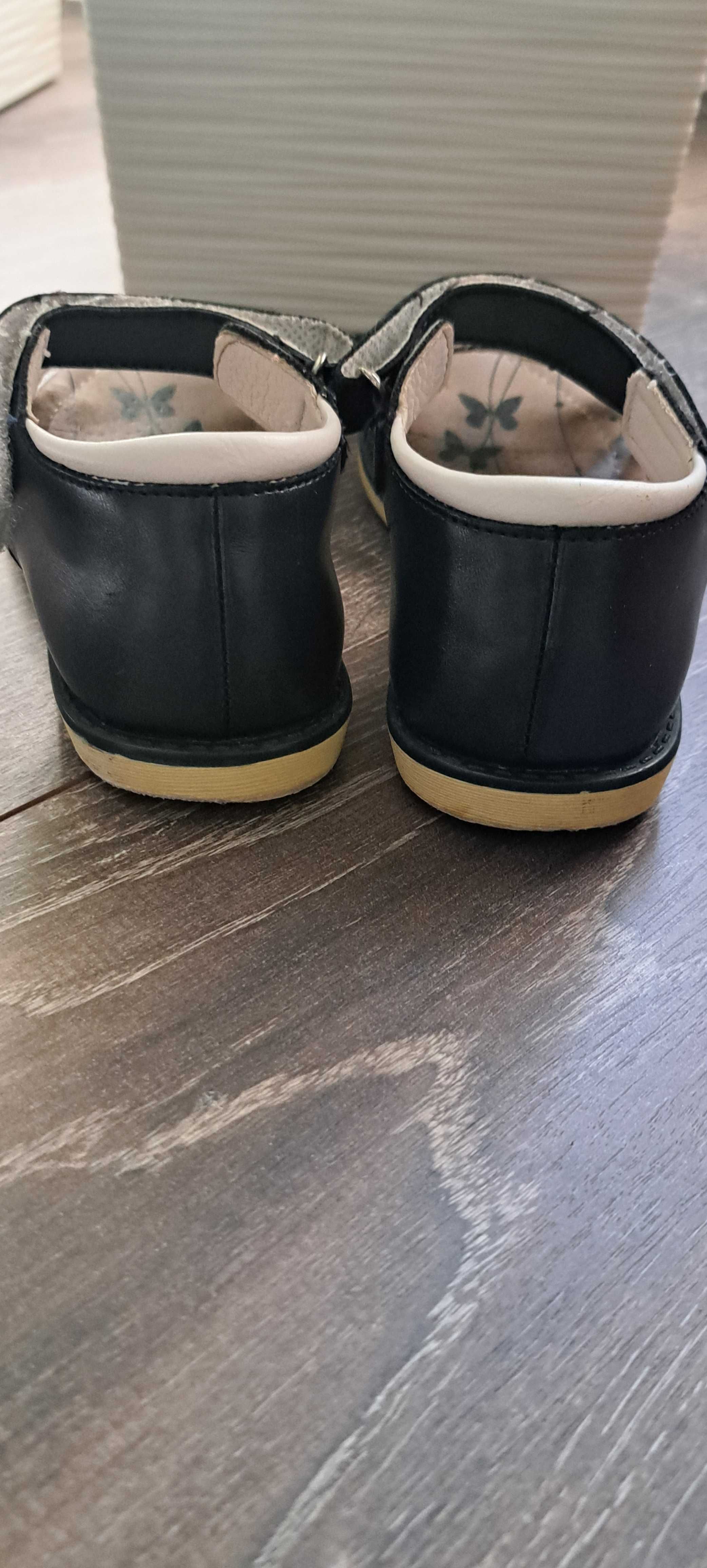 Сандали за момиче